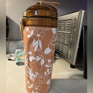 Brumate Multishaker 26oz. Limited Holley Gabrielle collab